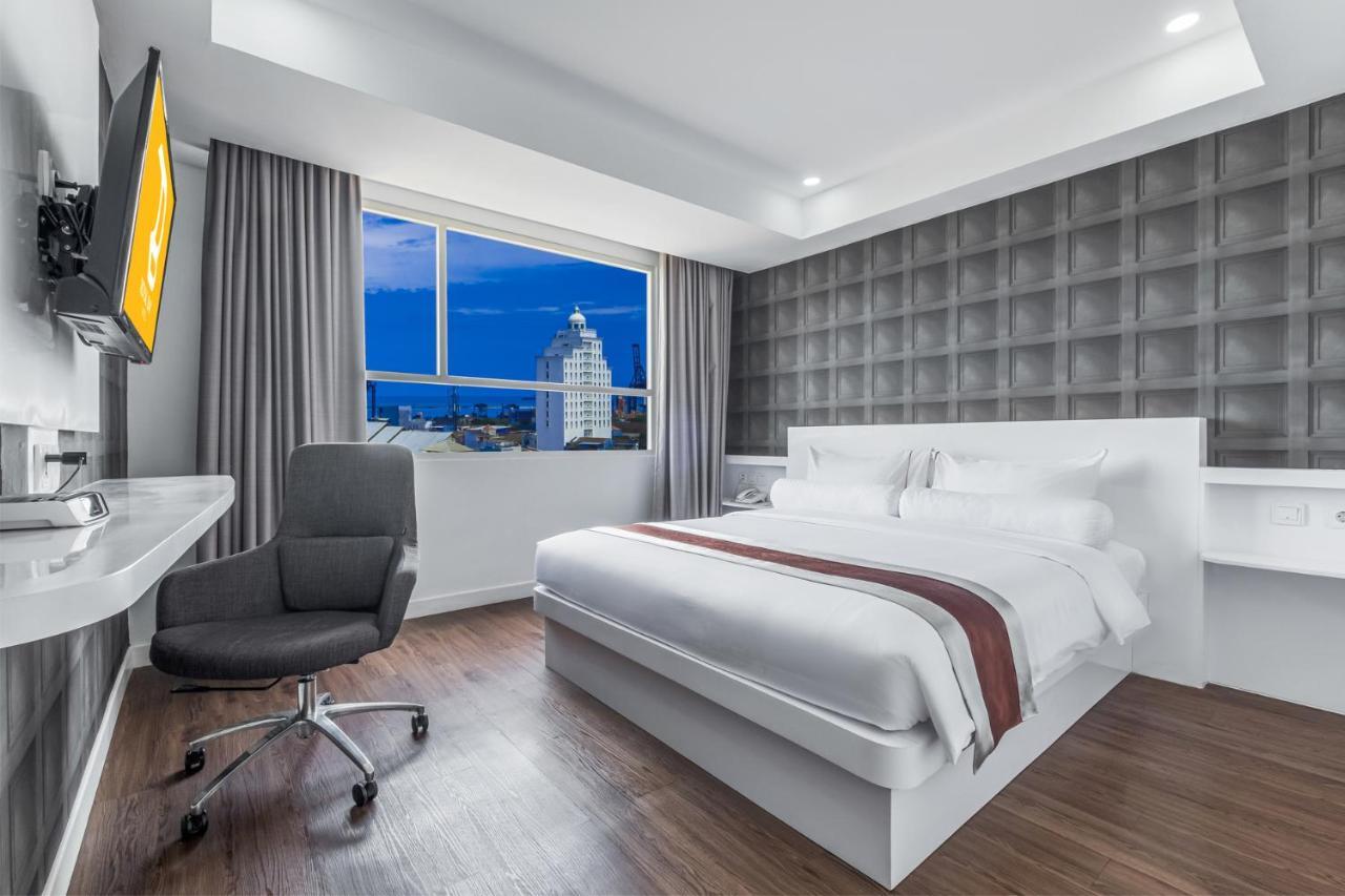 Royal Bay Hotel Макасар Экстерьер фото
