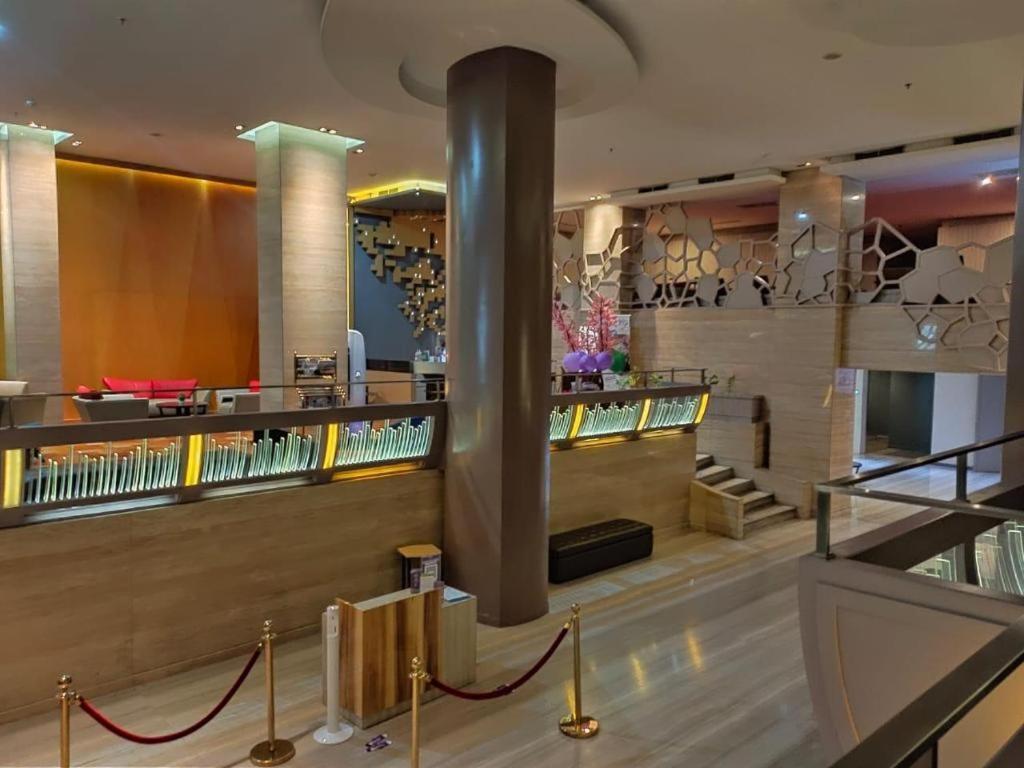 Royal Bay Hotel Макасар Экстерьер фото